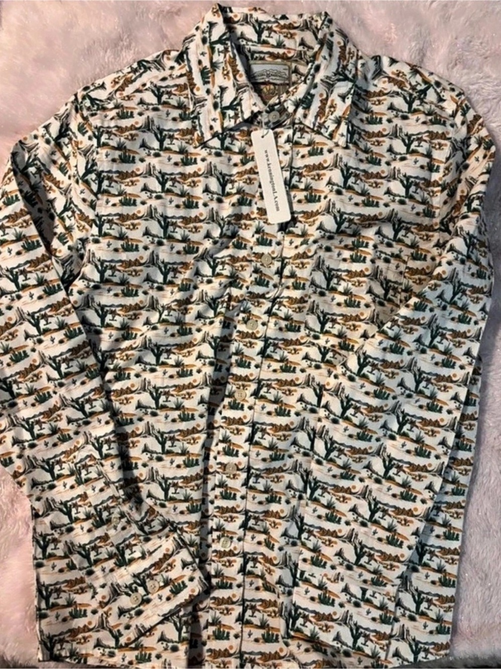 Men’s medium Rocking K Rachwear Printed Button Down Shirt in White & Green